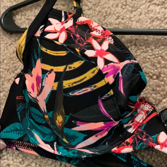 Brand New Old Navy Bikini Top (top only) - Picture 5 of 6